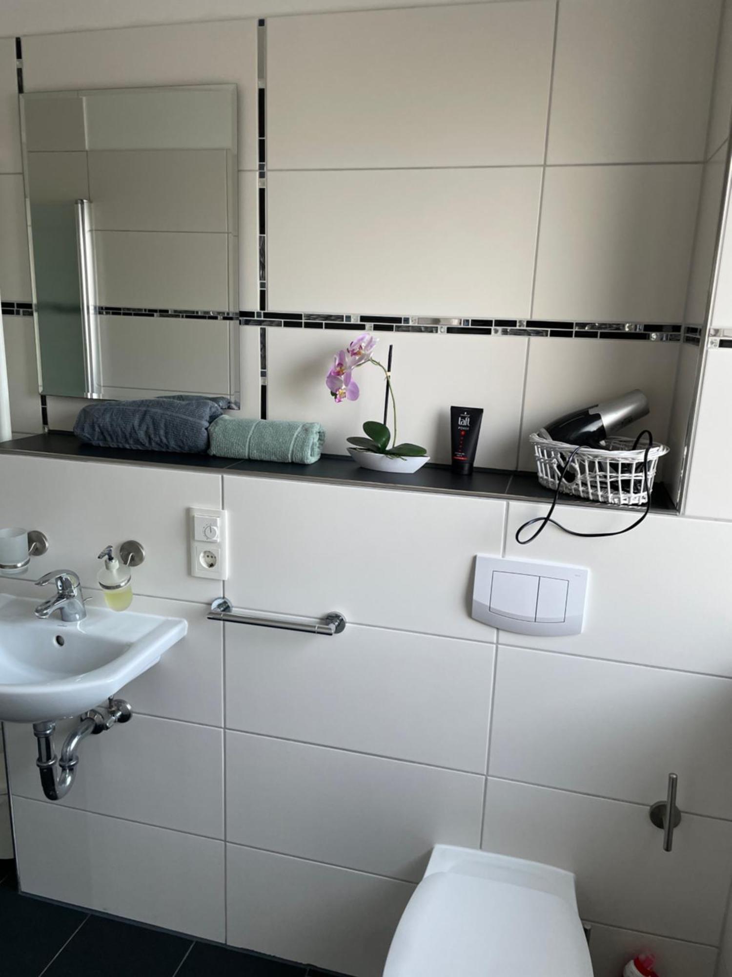 Ferienwohnung Mit Fussbodenheizung Nahe Messe, Gratis Parkplatz Und Abstellplatz E - Bike Hannover Luaran gambar